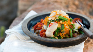 Som tam z mięsem perłopława