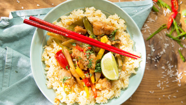 Smażony karp w stylu koreańskim z ryżem