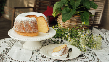 Babka z ajerkoniakiem i lukrem