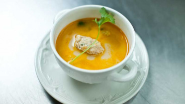 Zupa z karpia z imbirem, koprem i grzybami