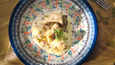 Roladki z jesiotra i skorzonery z sosem musztardowym na ciepło