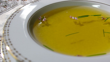 Drobiowe consomme z zieleniną