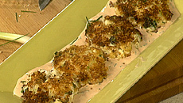 Kotlety z mięsa krabów w czerwonym sosie