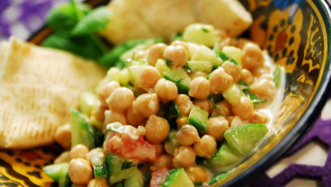 Sałatka marokańska z chlebem pita