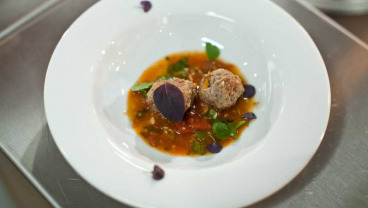 Jagnięcina podhalańska z kminem rzymskim i pomidorami