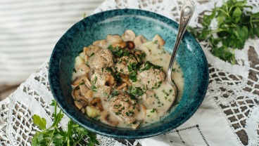 Zupa pieczarkowa z pulpecikami wieprzowymi