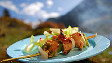 Szaszłyki z kurczaka na herbacianych szpadkach