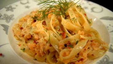 Makaron z sosem śmietankowym
